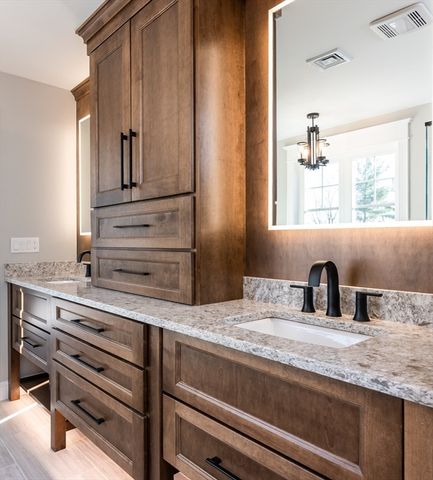 20 Hilliard Road, Kensington, NH 03833