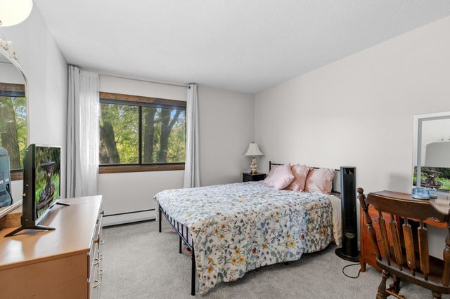 12822 Nicollet Avenue 302, Burnsville, MN 55337