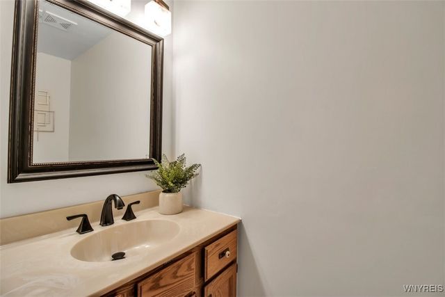 12 Arrow Trail, Lancaster, NY 14086