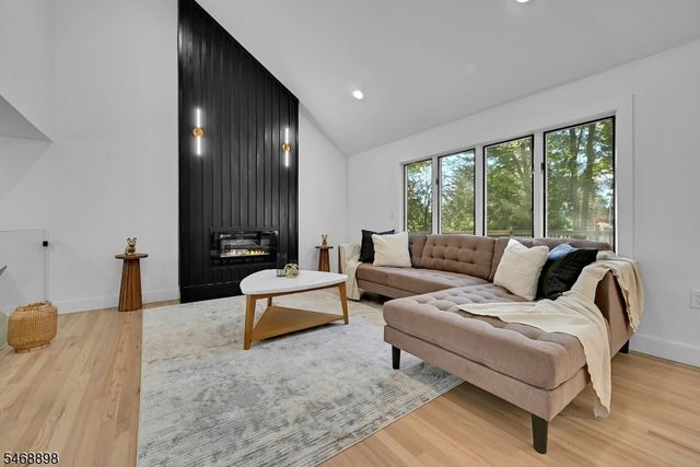 236 Campora Dr, Northvale Boro, NJ 07647