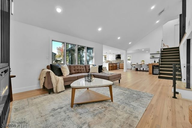 236 Campora Dr, Northvale Boro, NJ 07647