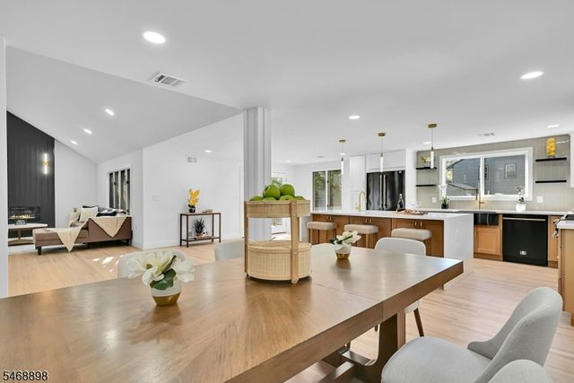 236 Campora Dr, Northvale Boro, NJ 07647