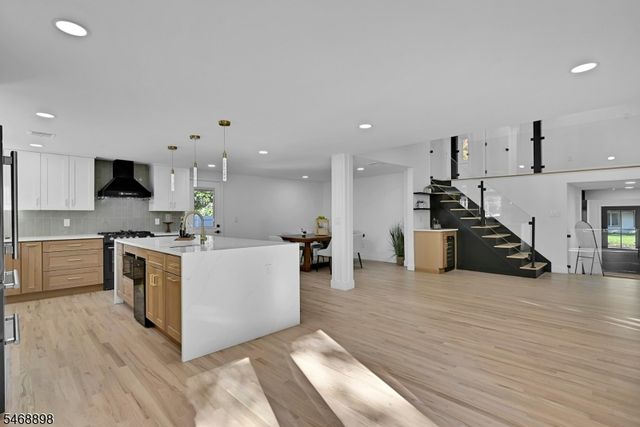 236 Campora Dr, Northvale Boro, NJ 07647