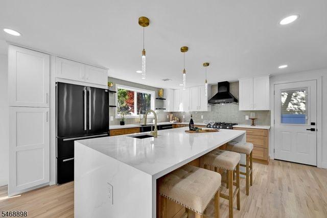 236 Campora Dr, Northvale Boro, NJ 07647