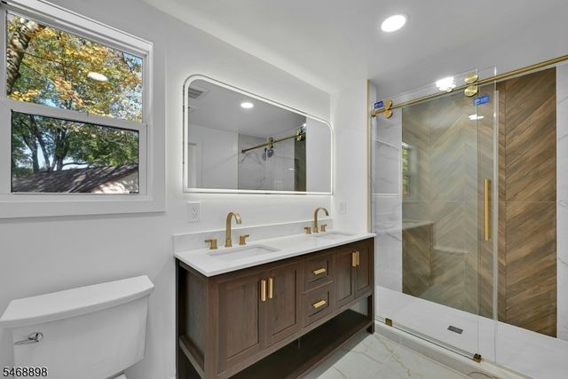 236 Campora Dr, Northvale Boro, NJ 07647