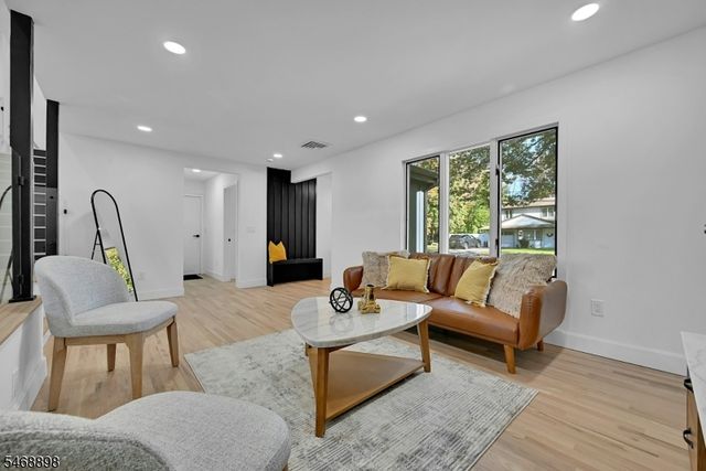 236 Campora Dr, Northvale Boro, NJ 07647