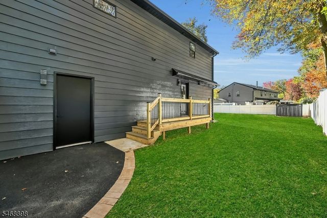 236 Campora Dr, Northvale Boro, NJ 07647