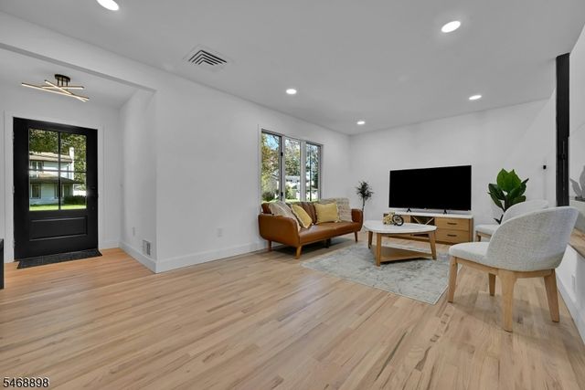 236 Campora Dr, Northvale Boro, NJ 07647