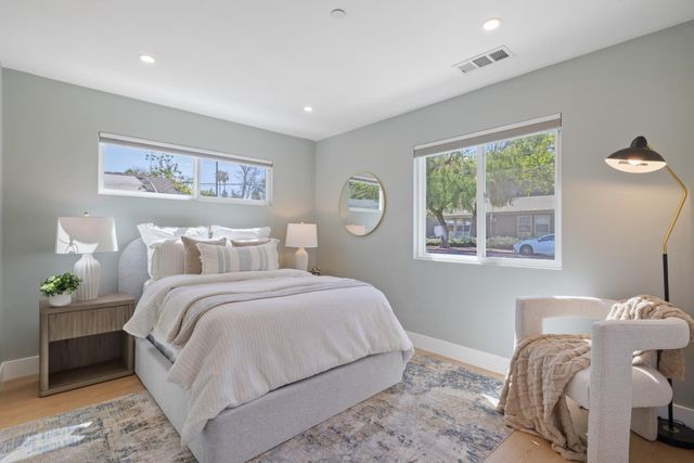1950 Hackett Avenue, Mountain View, CA 94043