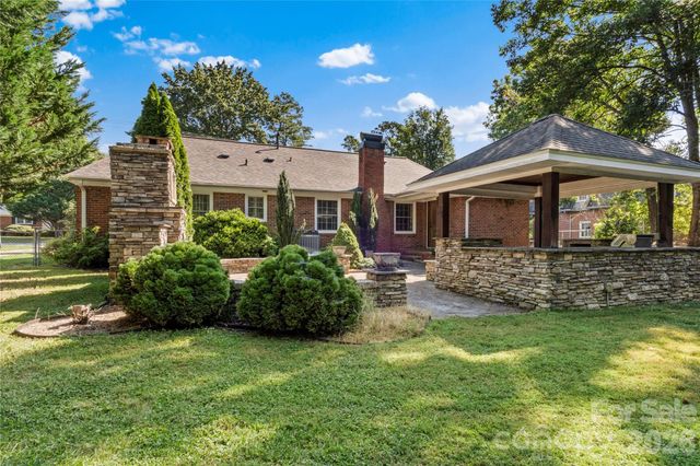 3103 N Centennial Street, High Point, NC 27265