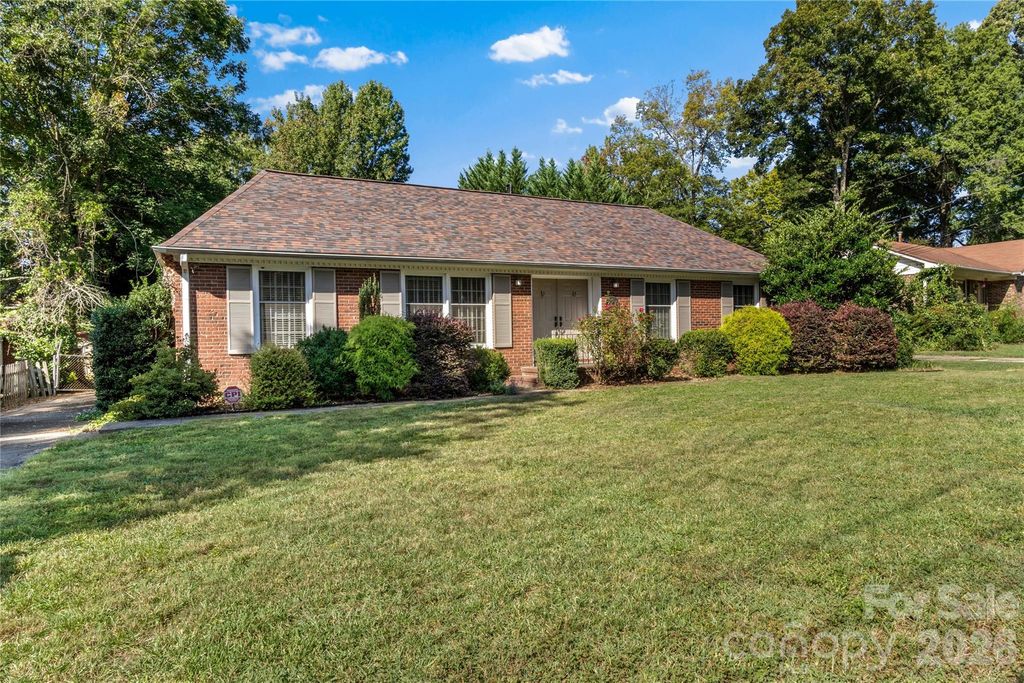 3103 N Centennial Street, High Point, NC 27265