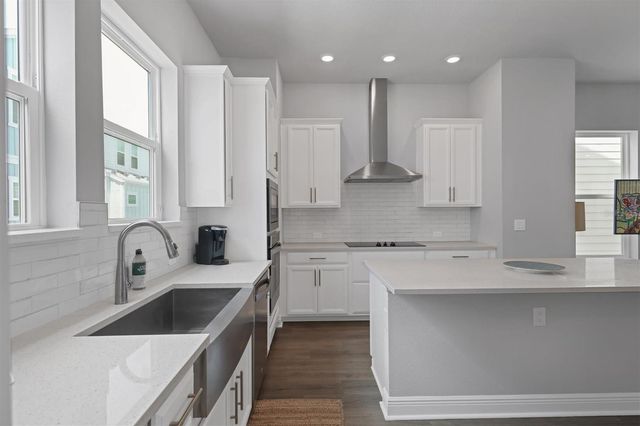 2329 LINDSTROM STREET, Sarasota, FL 34236