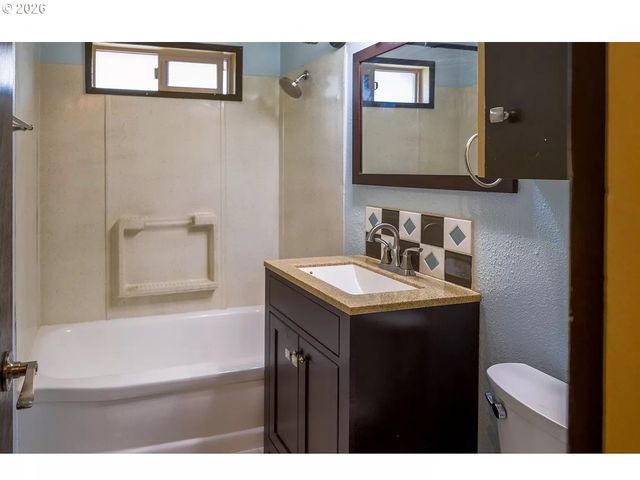 2682 HARRIS St, Eugene, OR 97405