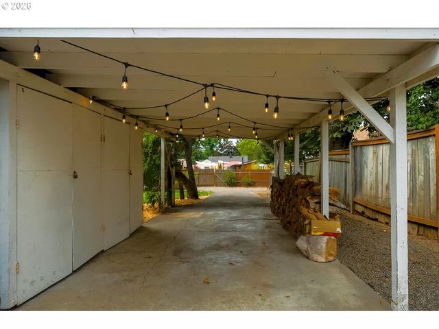 2682 HARRIS St, Eugene, OR 97405