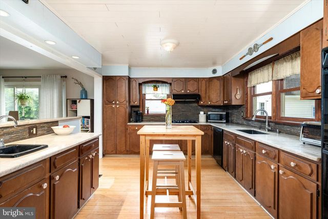 16 SAINT MARTINS RD, Cherry Hill, NJ 08002