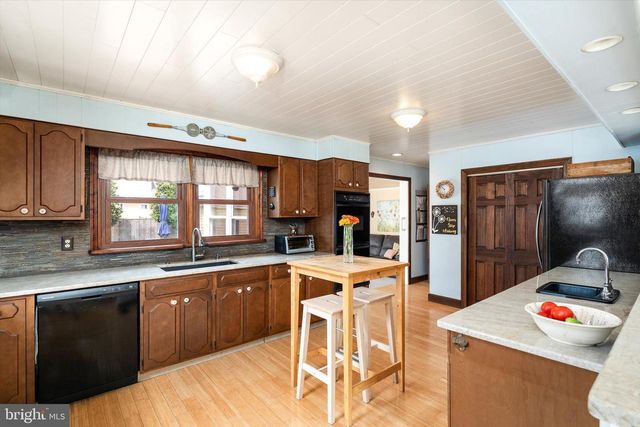 16 SAINT MARTINS RD, Cherry Hill, NJ 08002