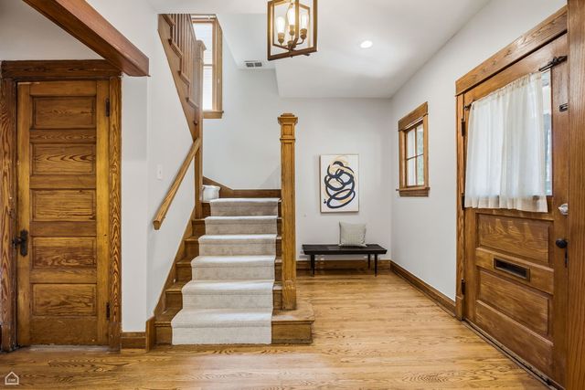 3757 N Bosworth Avenue, Chicago, IL 60613