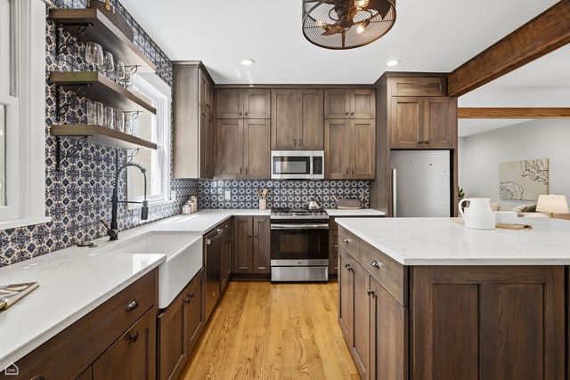 3757 N Bosworth Avenue, Chicago, IL 60613