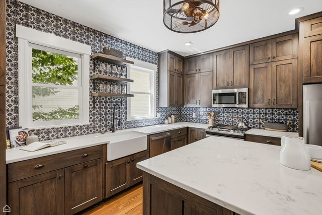 3757 N Bosworth Avenue, Chicago, IL 60613