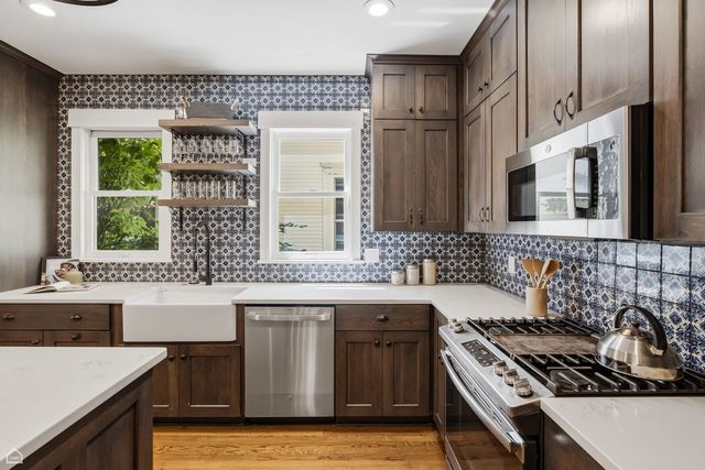3757 N Bosworth Avenue, Chicago, IL 60613