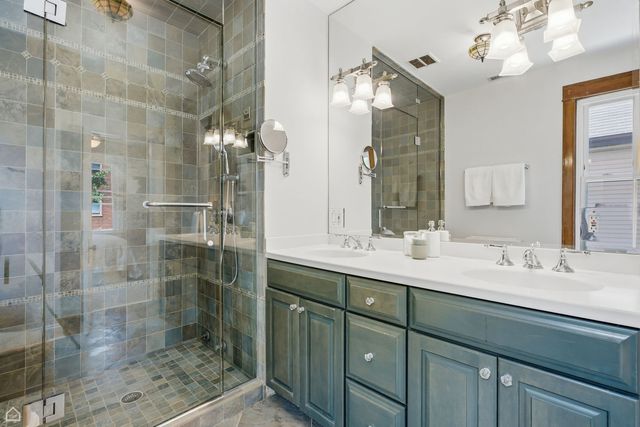 3757 N Bosworth Avenue, Chicago, IL 60613
