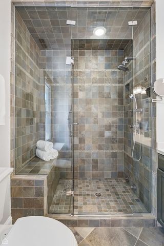 3757 N Bosworth Avenue, Chicago, IL 60613