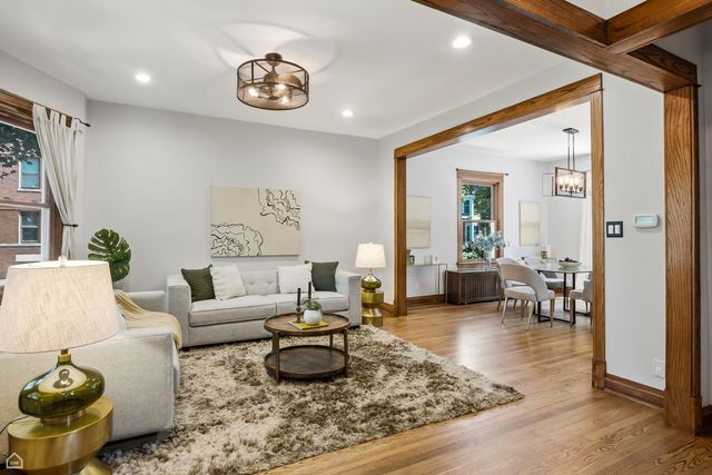 3757 N Bosworth Avenue, Chicago, IL 60613