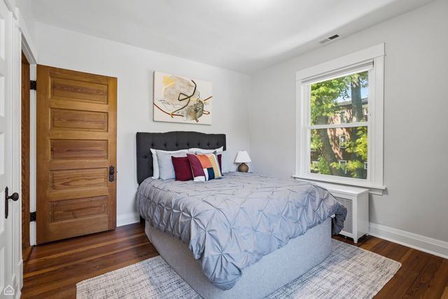 3757 N Bosworth Avenue, Chicago, IL 60613