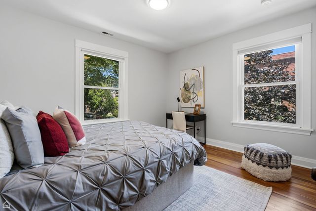 3757 N Bosworth Avenue, Chicago, IL 60613