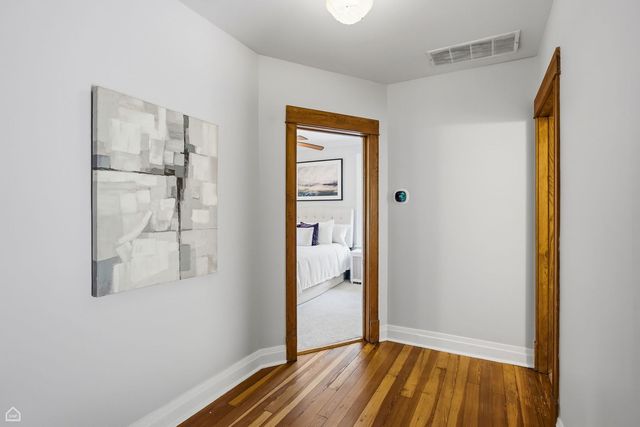 3757 N Bosworth Avenue, Chicago, IL 60613