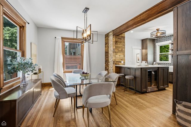 3757 N Bosworth Avenue, Chicago, IL 60613