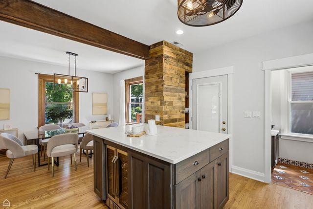 3757 N Bosworth Avenue, Chicago, IL 60613