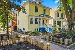 3757 N Bosworth Avenue, Chicago, IL 60613