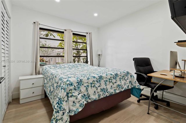 12241 SW 24th Ter 39, Miami, FL 33175