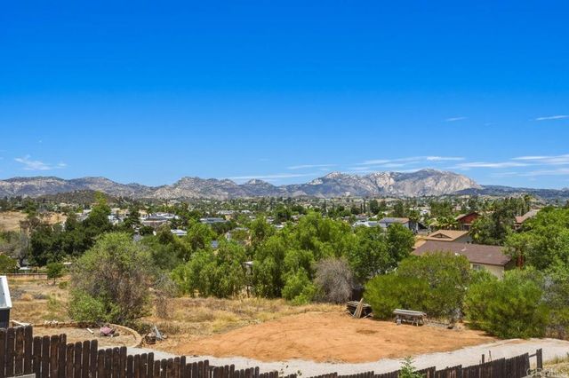 8523 Calle de Buena FE, El Cajon, CA 92021