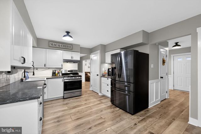 216 HAMPTON DR, Langhorne, PA 19047