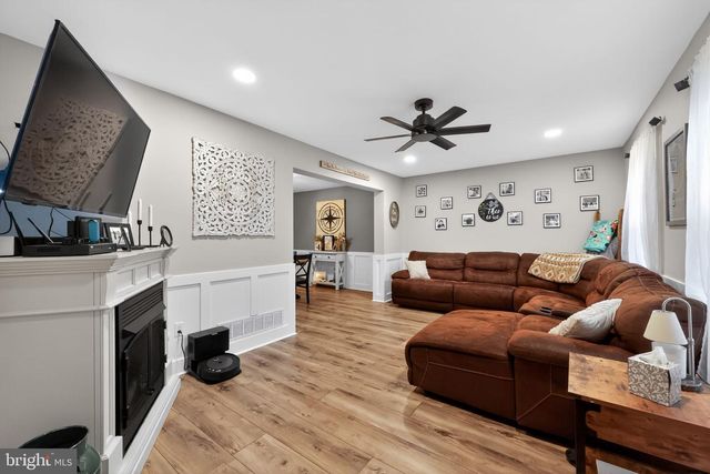 216 HAMPTON DR, Langhorne, PA 19047