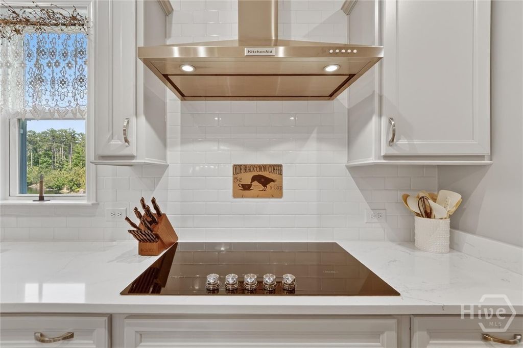 Image 18 of property listing at 575 Mandeville Drive, Richmond Hill, GA 31324