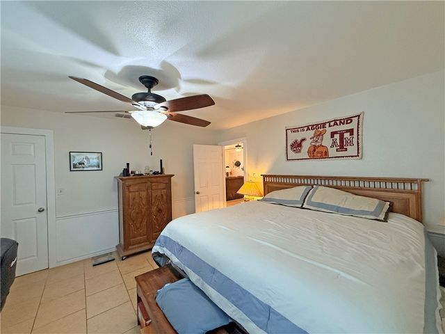 105 Copano Cove Road, Rockport, TX 78382