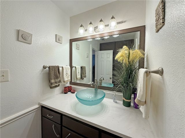 105 Copano Cove Road, Rockport, TX 78382