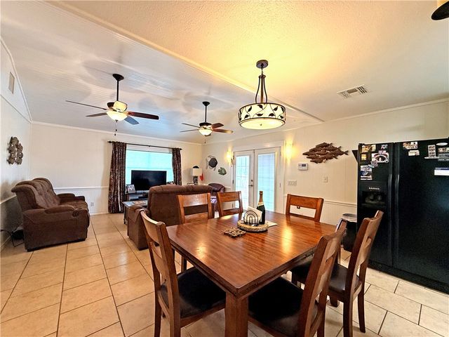 105 Copano Cove Road, Rockport, TX 78382