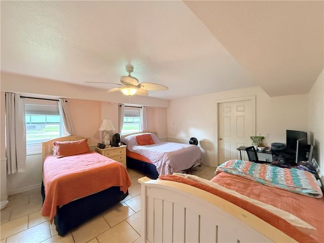 105 Copano Cove Road, Rockport, TX 78382