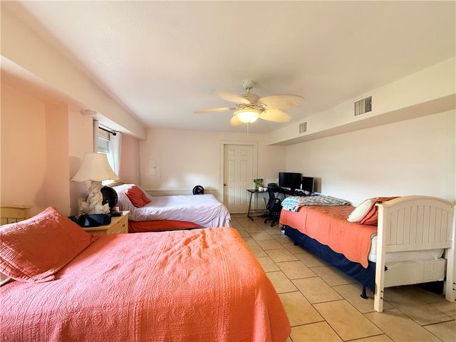 105 Copano Cove Road, Rockport, TX 78382