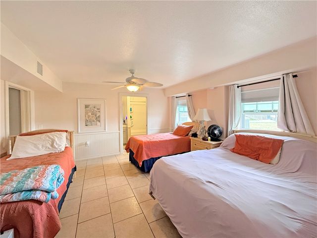 105 Copano Cove Road, Rockport, TX 78382