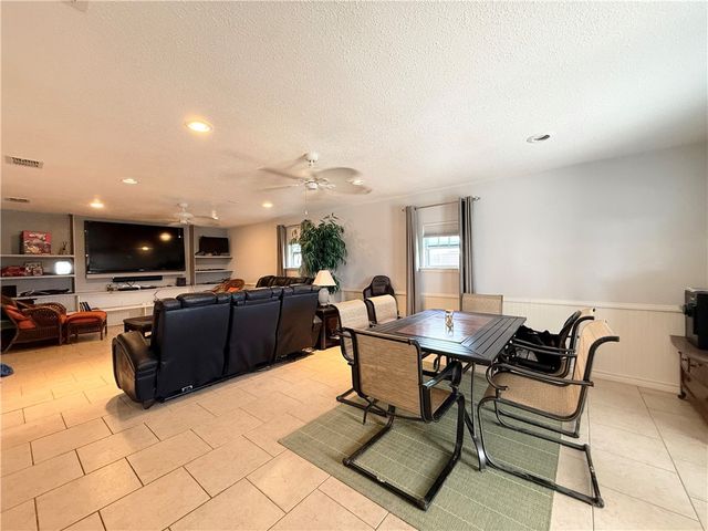 105 Copano Cove Road, Rockport, TX 78382