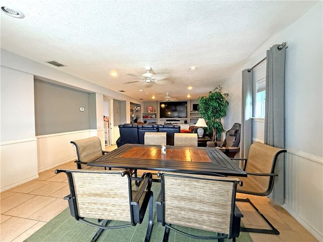 105 Copano Cove Road, Rockport, TX 78382