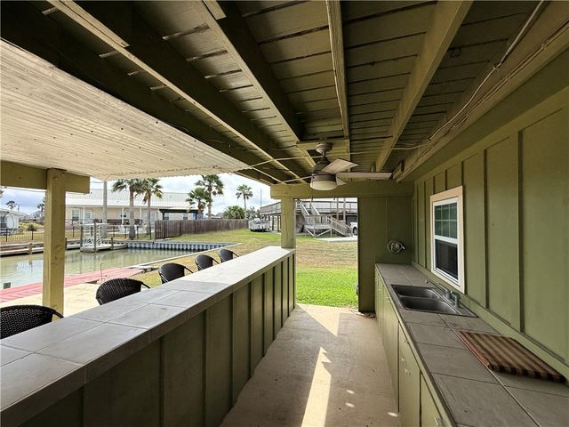 105 Copano Cove Road, Rockport, TX 78382