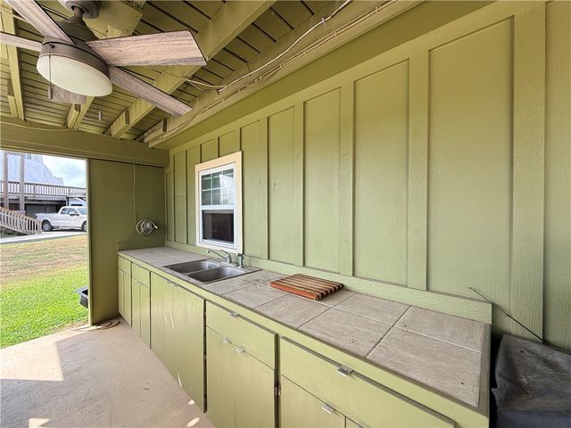 105 Copano Cove Road, Rockport, TX 78382