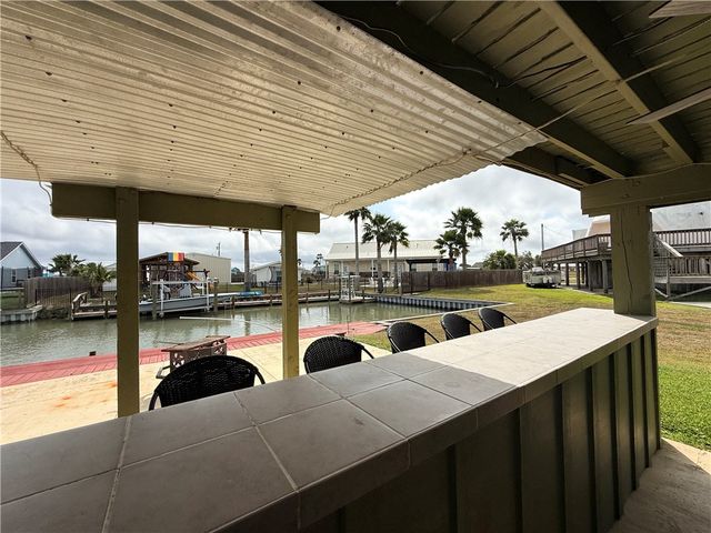 105 Copano Cove Road, Rockport, TX 78382