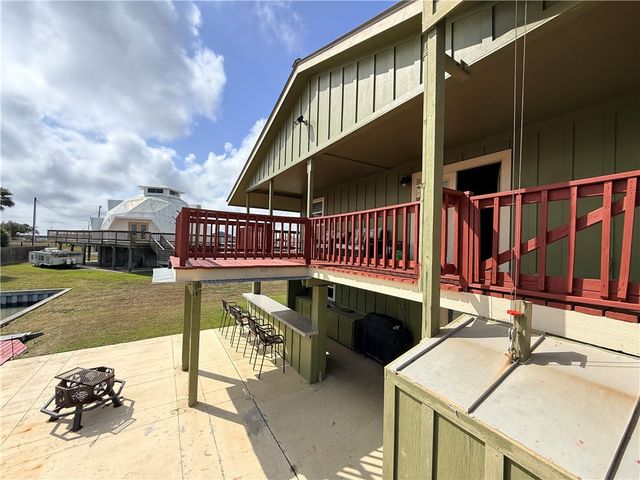 105 Copano Cove Road, Rockport, TX 78382